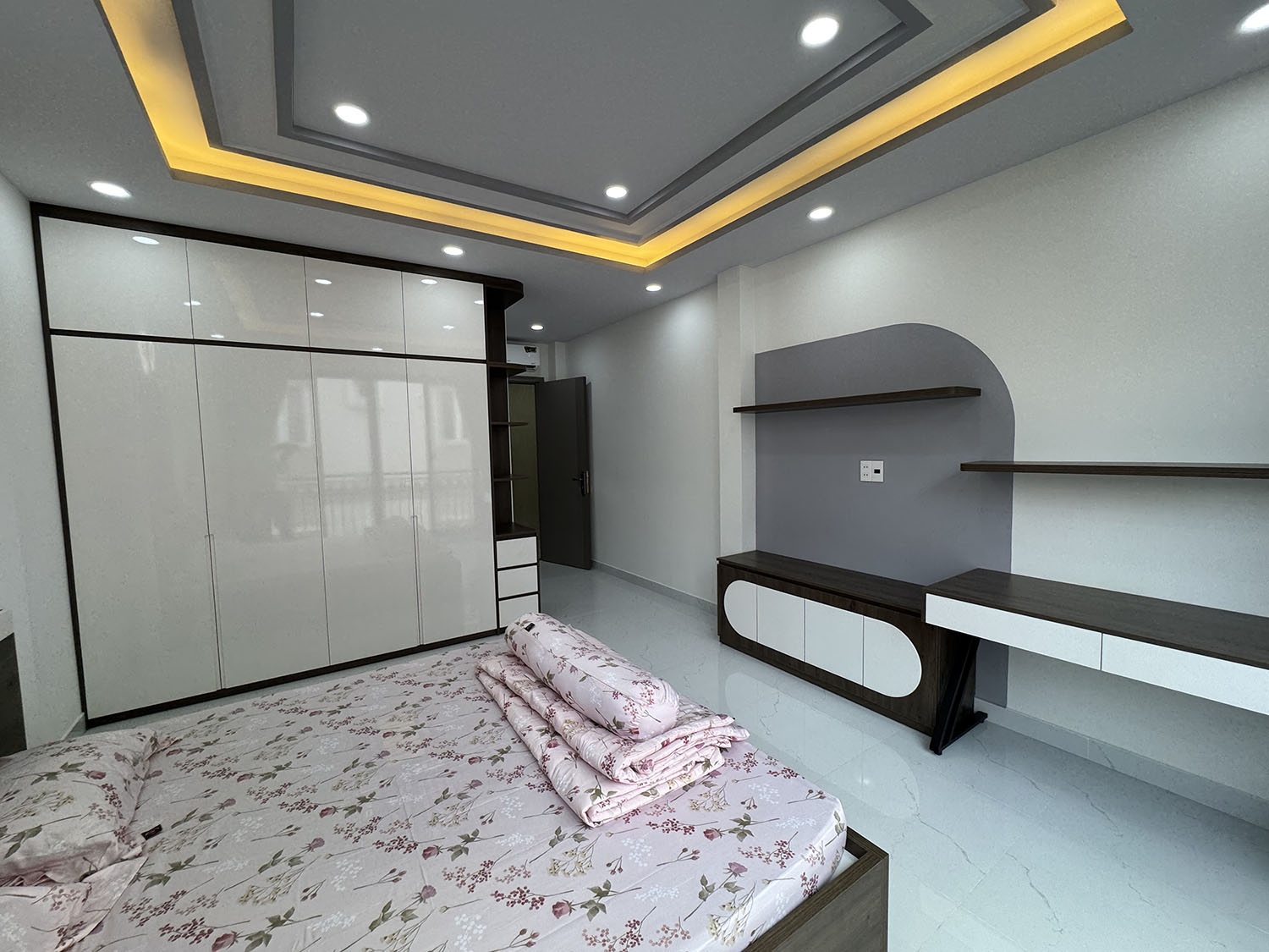 Nhà phố 3 lầu thiết kế Singapore đẹp lung linh full nội thất cao cấp hẻm xe hơi Khu VIP Quang Trung